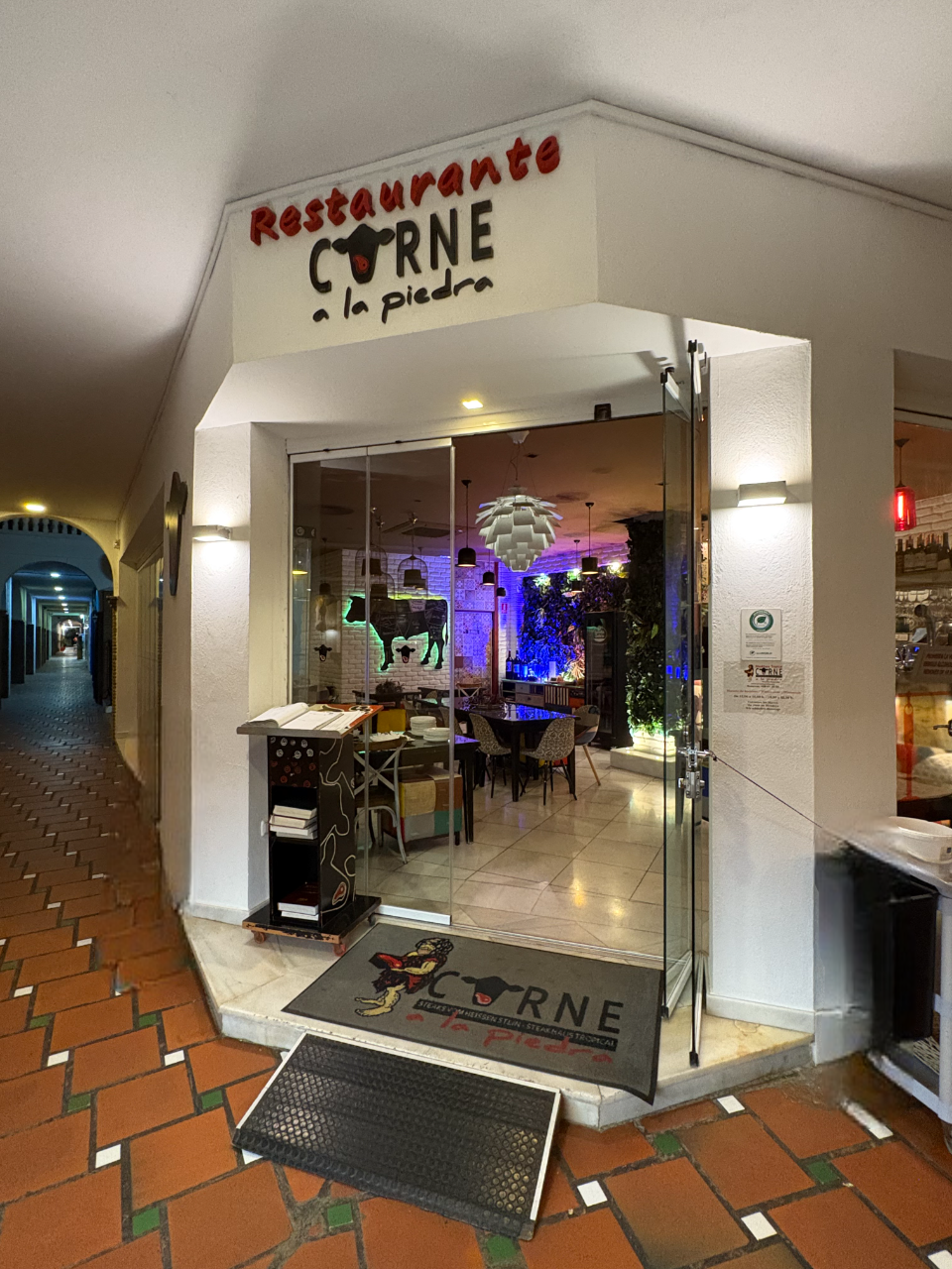 Foto de la entrada para el apartado de contacto de Carne a la Piedra en Salobreña (Granada)