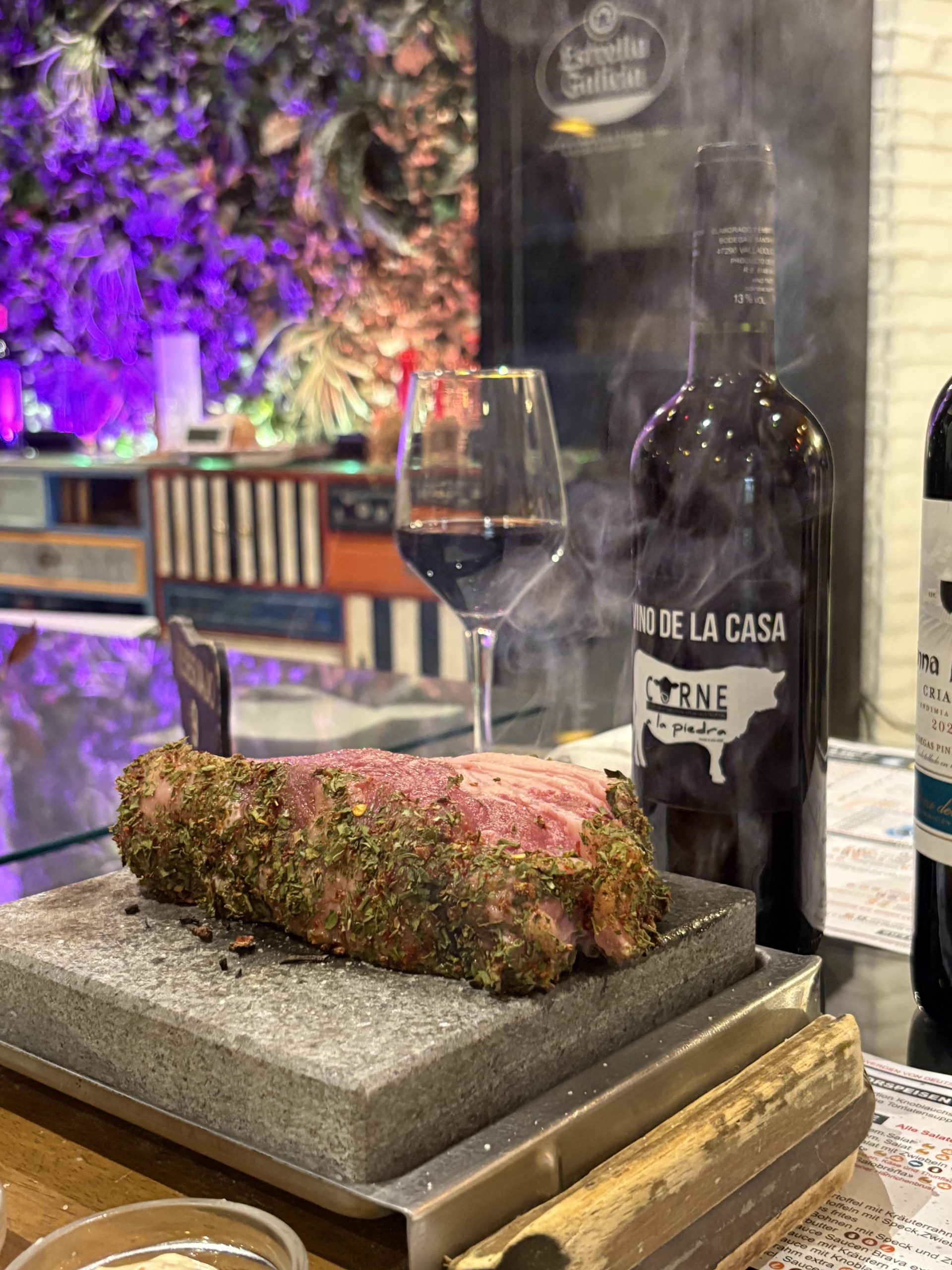 Foto de Carne y Vino para Apartado de Quienes Somos para Restaurante de Carne a la Piedra en Salobreña (Granada)